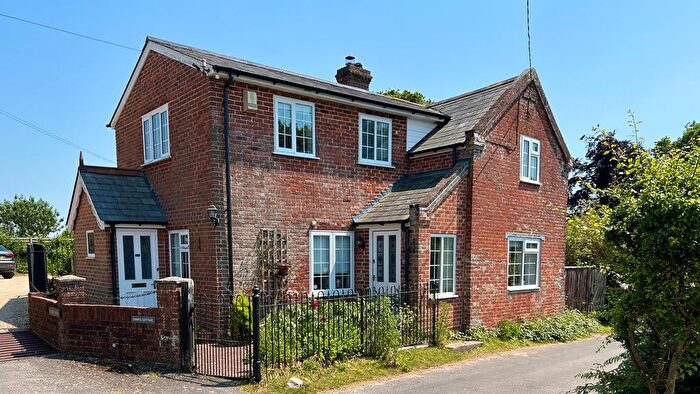 4 Bedroom Link Detached House For Sale In Coombe Lane, Sway, Lymington, SO41