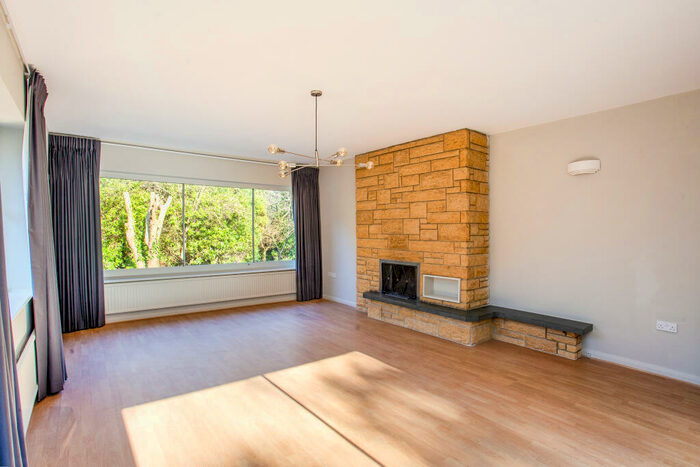 6 Bedroom House To Rent In Golf Club Road, Weybridge, KT13