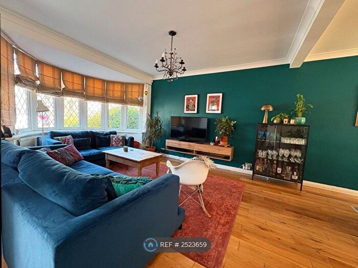 3 Bedroom Semi-Detached House To Rent In Lincoln Avenue, London, N14