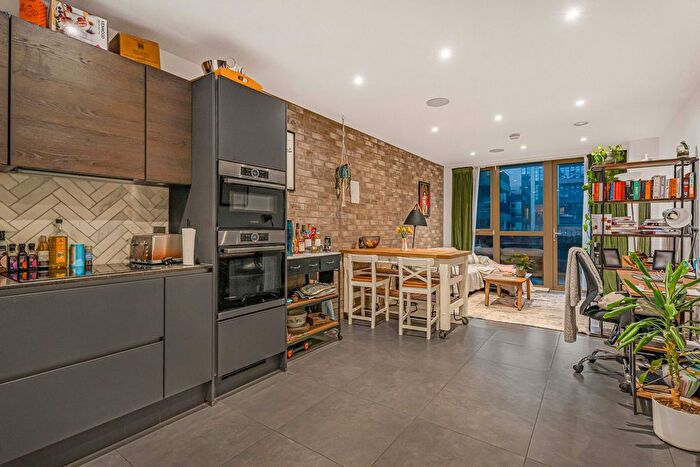 2 Bedroom Flat For Sale In Meldola Yard, Hackney Wick, London, E9
