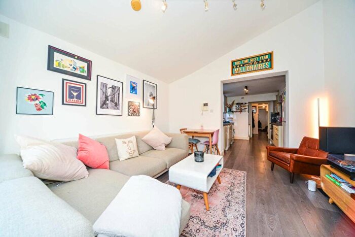 2 Bedroom Flat To Rent In Copleston Road, East Dulwich, London, SE15