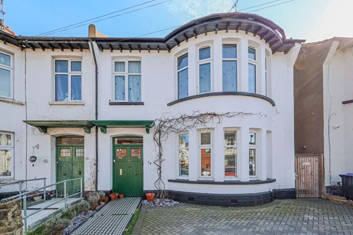 1 Bedroom Flat For Sale In Cotswold Road, Westcliff-On-Sea, SS0