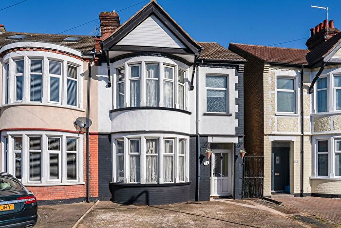 3 Bedroom End Terrace House For Sale In Branksome Road, Southend-On-Sea, SS2
