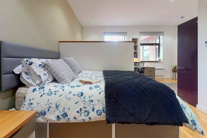 Studio To Rent In Apt, Q Two Residence #, LS1