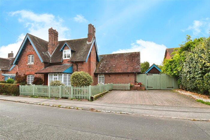 3 Bedroom Semi-Detached House For Sale In Buckingham Road, Steeple Claydon, MK18