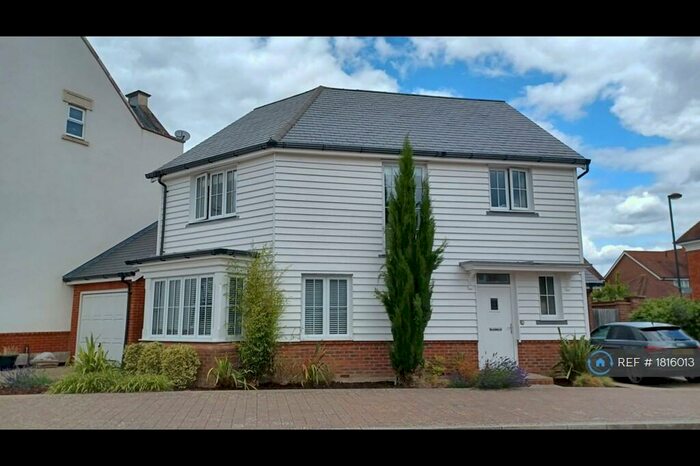 3 Bedroom Detached House To Rent In The Boulevard, Horsham, RH12