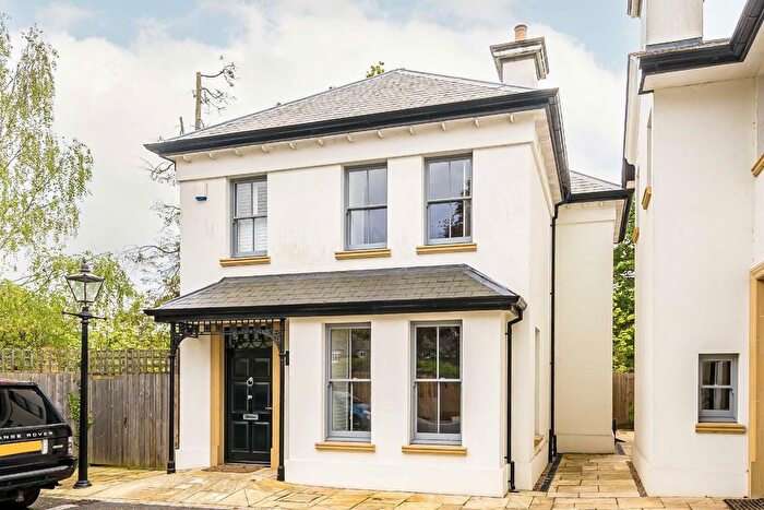 2 Bedroom Property To Rent In Hampton Road, Hampton Hill, TW12