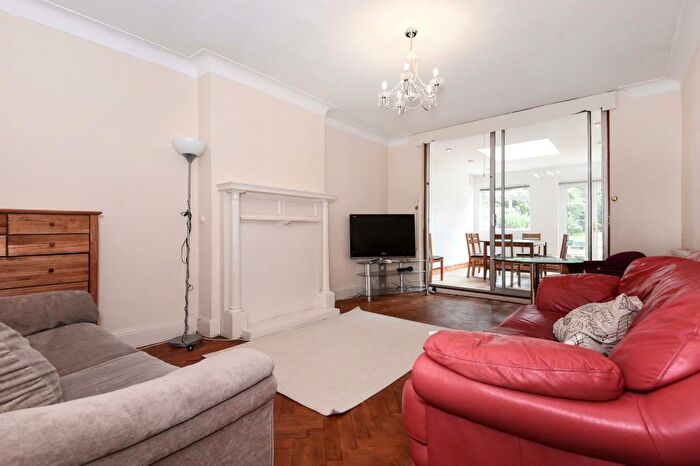 4 Bedroom Semi-Detached House To Rent In Nether Street, West Finchley, N12