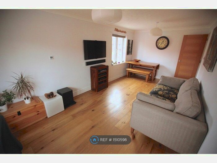 2 Bedroom Flat To Rent In Shelley Way, London, SW19