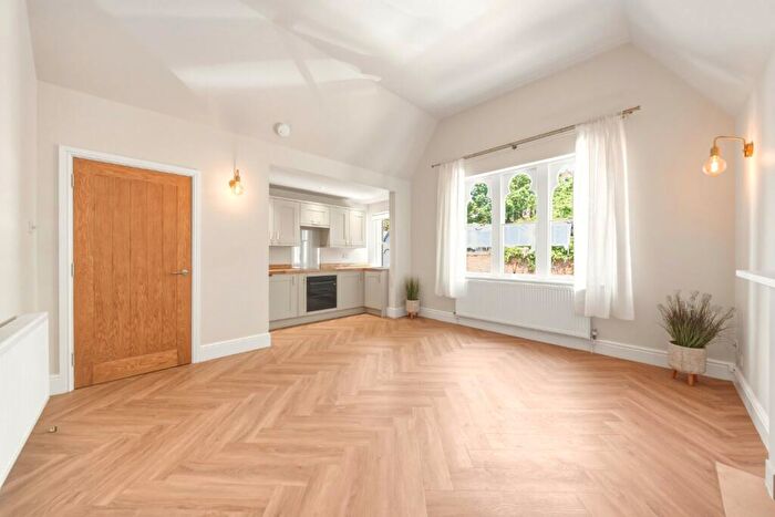 2 Bedroom Flat To Rent In Cavendish Crescent South, Nottingham, Nottinghamshire, NG7