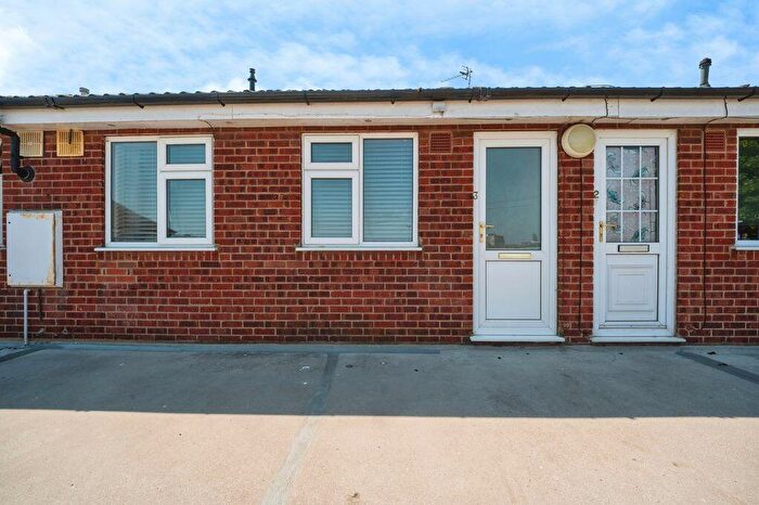 2 Bedroom Flat For Sale In Wellowgate, Grimsby, DN32
