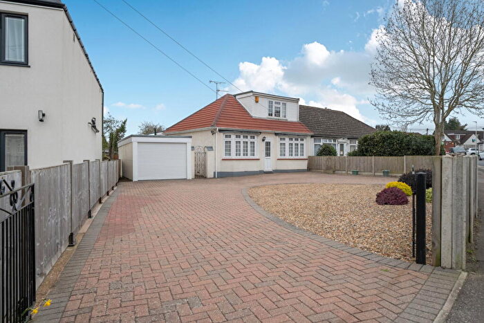 3 Bedroom Semi Detached House For Sale In Chain Free - Substantial Home In Premier Location, ME7