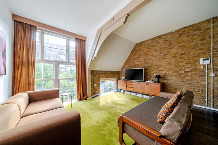 2 Bedroom Flat For Sale In Bloomfield Road, Woolwich, London, SE18