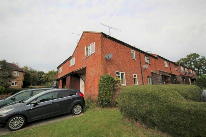 1 Bedroom Property To Rent In Treeview, Crawley, RH11