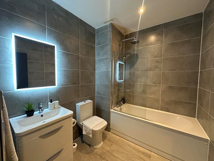 2 Bedroom Apartment To Rent In Britannia Road, Huddersfield, HD3
