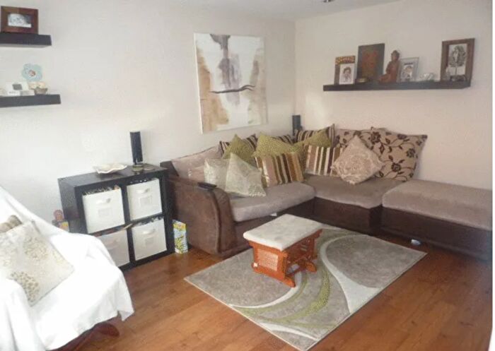 3 Bedroom Terraced House To Rent In Charlwood Road, Luton, LU4