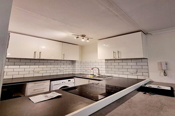 1 Bedroom Apartment To Rent In Carlton House, Littlehampton Road, Worthing, BN13
