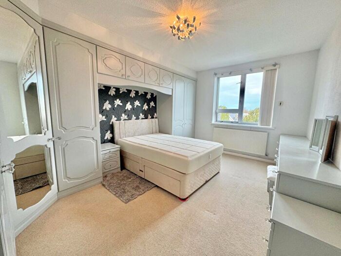 2 Bedroom Apartment To Rent In Auburn Mansions, Poole, BH12