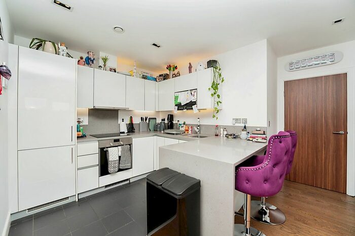 2 Bedroom Flat To Rent In Belgravia House, Dickens Yard, Ealing, W5