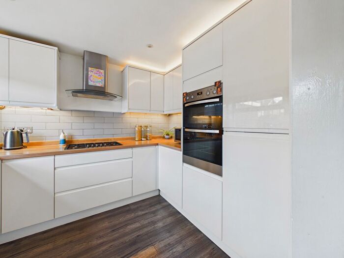 3 Bedroom Terraced House For Sale In Windmill Close, Clanfield, PO8