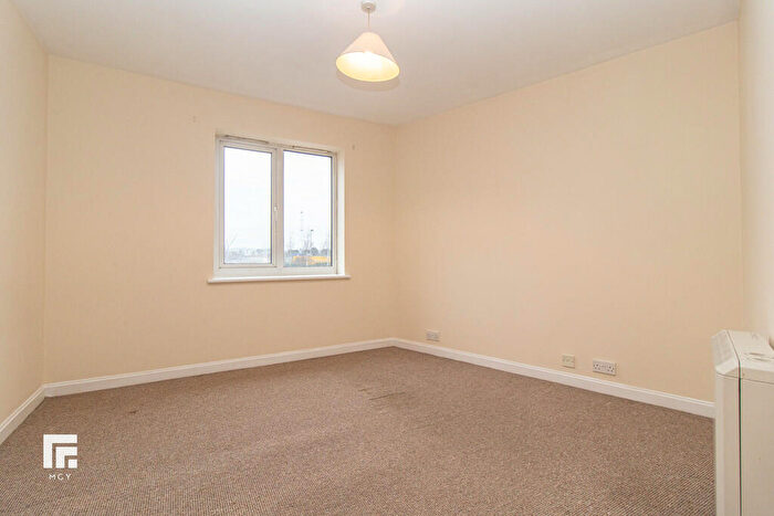 2 Bedroom Apartment To Rent In Adventurers Quay, Cardiff Bay, CF10