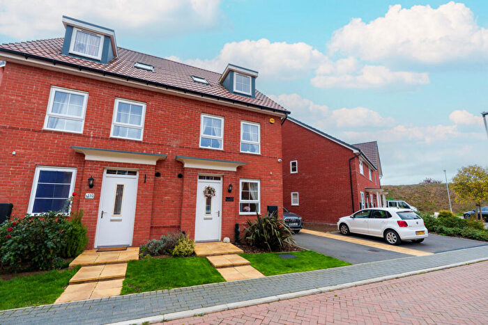 3 Bedroom Semi-Detached House For Sale In Wagtail Way, Thrapston, NN14