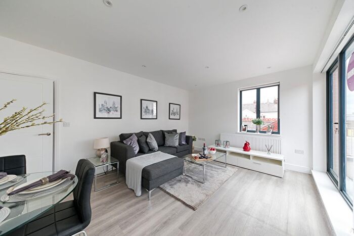 1 Bedroom Flat To Rent In Vicarage Road, Watford, WD18