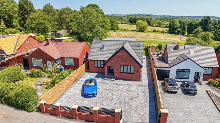 5 Bedroom Detached House For Sale In Healds Green, Chadderton, Oldham - Stunning, Newly Extended & Fully Refurbished Bed Home With Superb Outlook, OL1