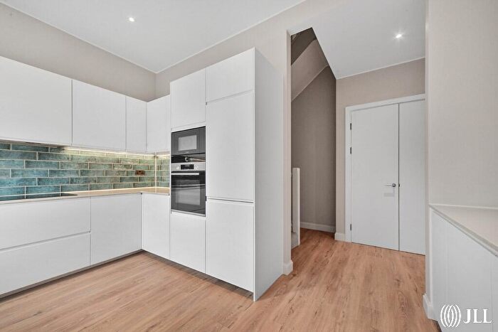 3 Bedroom Apartment To Rent In Zinc Street London, E15