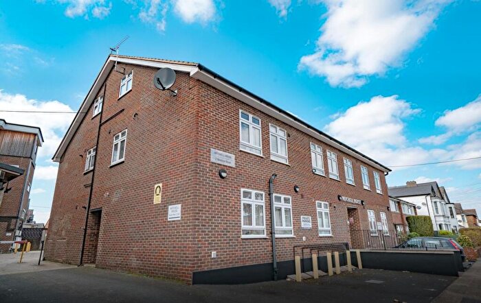 2 Bedroom Apartment To Rent In Montem Road, New Malden, KT3