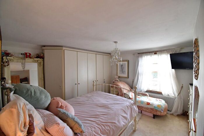 1 Bedroom Cottage For Sale In Headcorn Road, Platts Heath, ME17