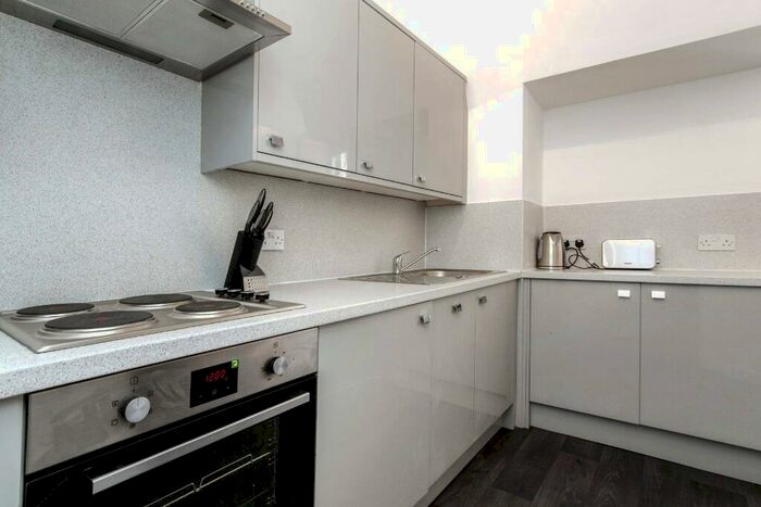 3 Bedroom Flat To Rent In Morrison Street, West End, Edinburgh, EH3