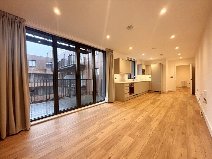 2 Bedroom Flat To Rent In Farnborough Road, Farnborough, Hampshire, GU14