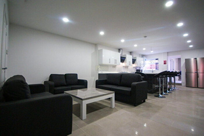 8 Bedroom Terraced House To Rent In Raddlebarn Road, Selly Oak, Birmingham, B29