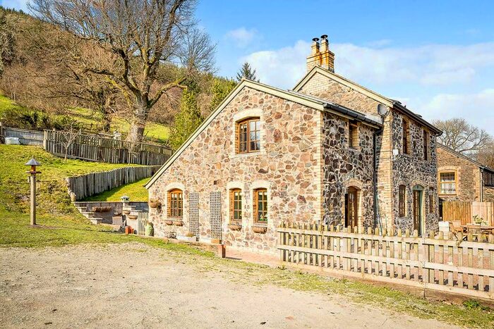 3 Bedroom Detached House For Sale In Pen-Y-Garnedd, Llanrhaeadr Ym Mochnant, Oswestry, Powys, SY10