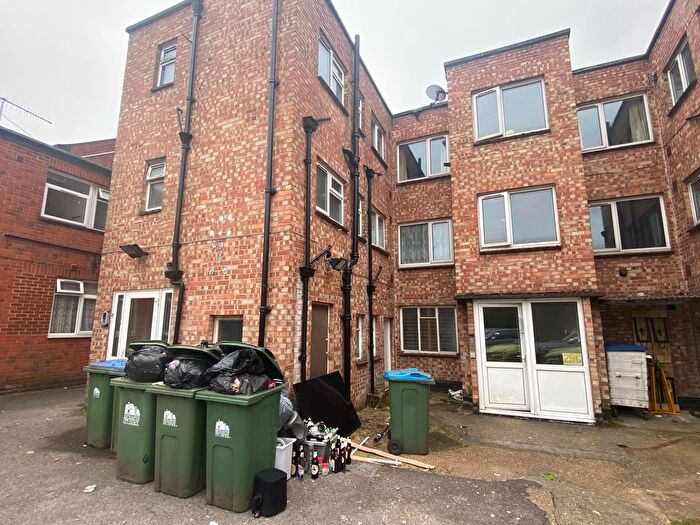 1 Bedroom Flat To Rent In Portsmouth Road, Southampton, Hampshire, SO19
