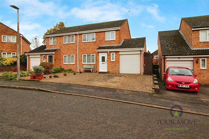 3 Bedroom Semi Detached House For Sale In Hunting Gate, Hemel Hempstead, Hertfordshire, HP2
