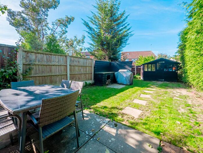 2 Bedroom Semi-Detached House For Sale In Woodstock Crescent, Hockley, SS5