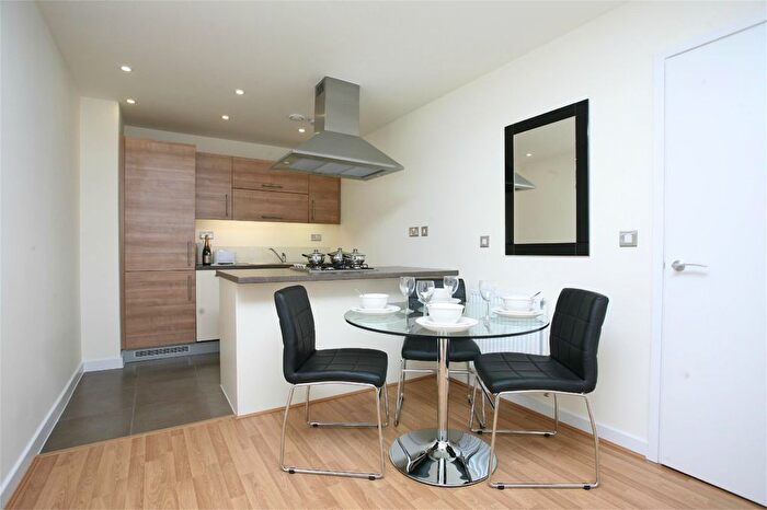 2 Bedroom Flat To Rent In Broomfield Street, London, E14