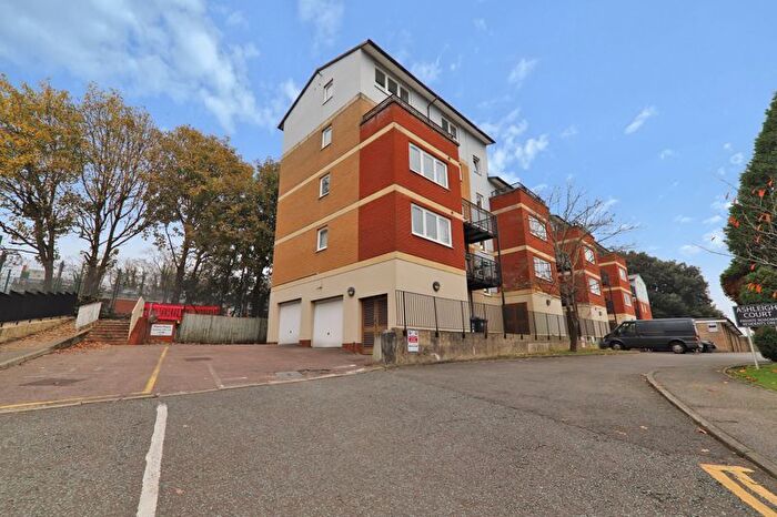 2 Bedroom Flat To Rent In Solomons Hill, Rickmansworth, WD3