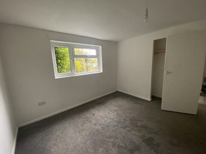2 Bedroom Flat For Sale In - Walnut Tree Ground, Fyfield, Andover, Hampshire, SP11