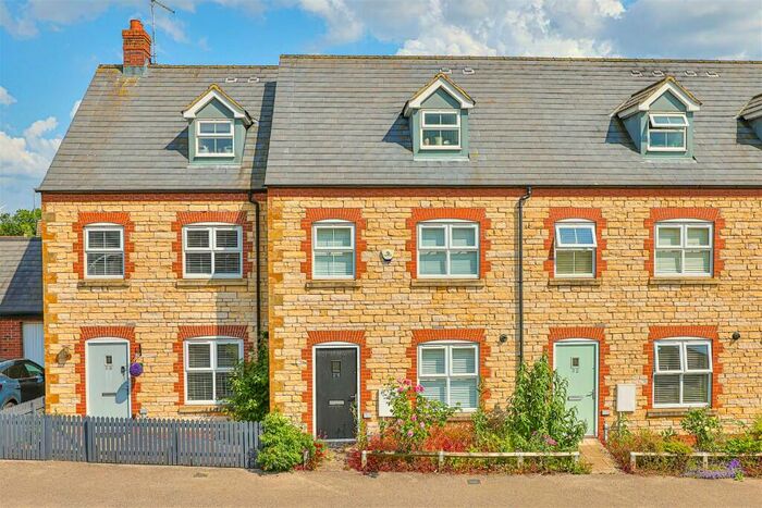 3 Bedroom Terraced House For Sale In Cranford Road, Burton Latimer, NN15