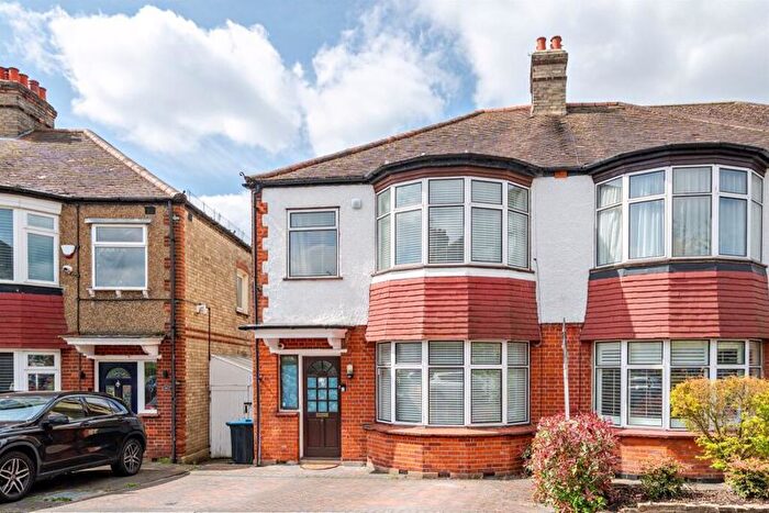 3 Bedroom Semi-detached House For Sale In Ridge Crest, Enfield, EN2