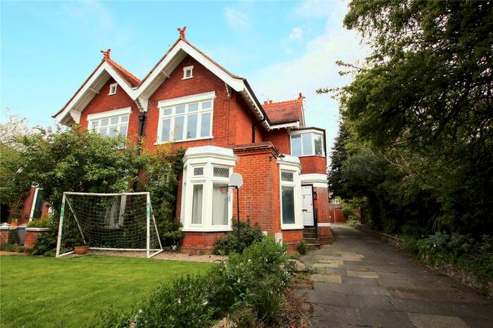 2 Bedroom Flat To Rent In Woodside, Bulkington Avenue, Worthing, West Sussex, BN14