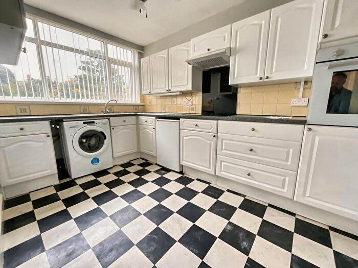 2 Bedroom Flat To Rent In Christchurch Town Centre, BH23
