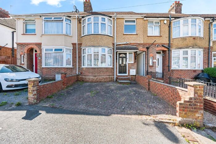 3 Bedroom Terraced House For Sale In Harcourt Street, Luton, LU1