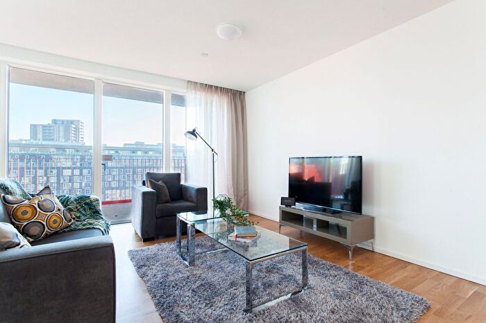 3 Bedroom Flat To Rent In Millharbour, Millwall, E14