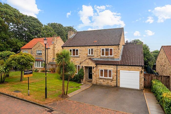 4 Bedroom Property For Sale In Hillam Hall View, Leeds, LS25