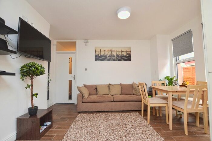 2 Bedroom Maisonette To Rent In Mersham Road, Thornton Heath, CR7