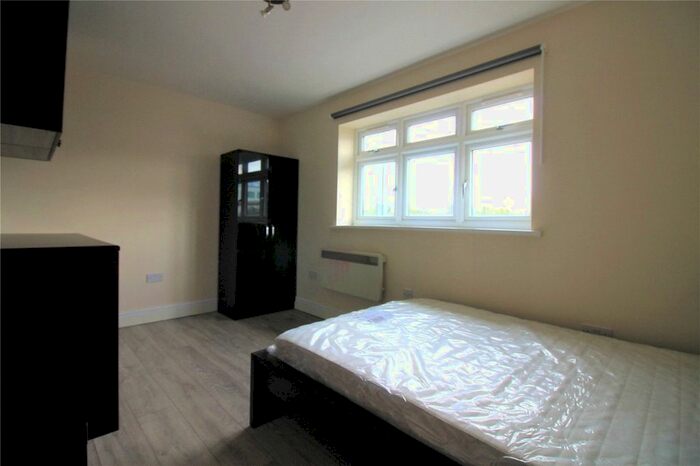 1 Bedroom Studio To Rent In Bideford Avenue, Perivale, Greenford, UB6